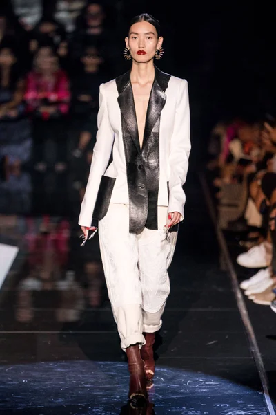 Look 11